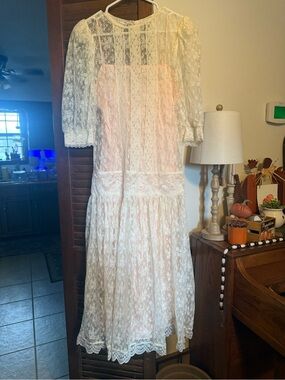 Vintage Scott McClintock lace drop waist dress 80s peach and cream size 6/7